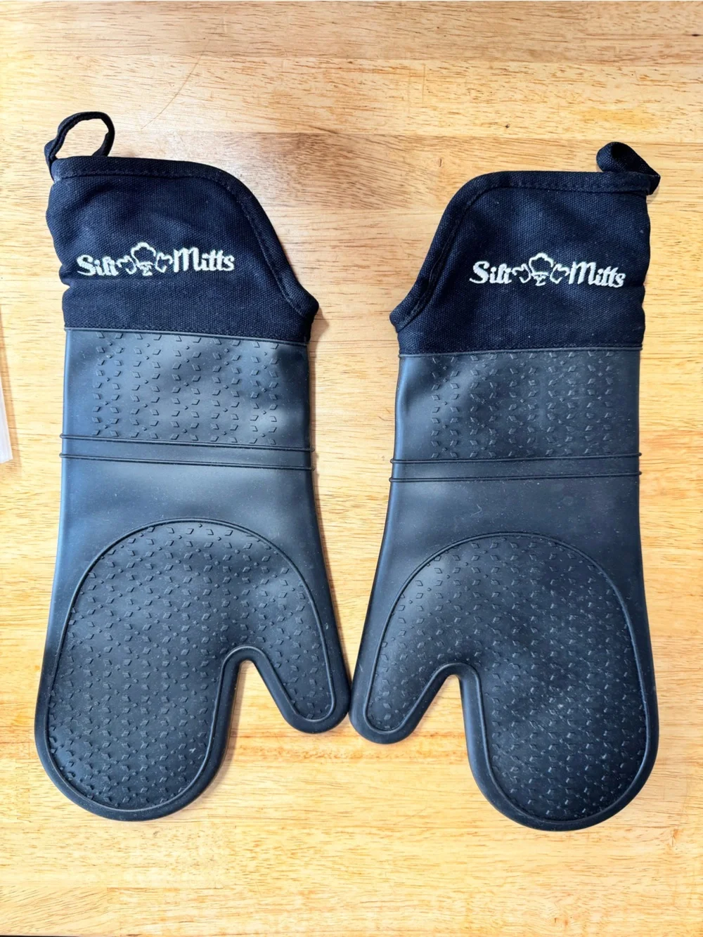 Sili-Mitts Silicone Heat-Resistant Oven Mitts Black 1 pair, left and right